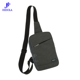 tui-deo-cheo-truoc-nguc