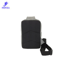 tui-deo-cheo-truoc-nguc